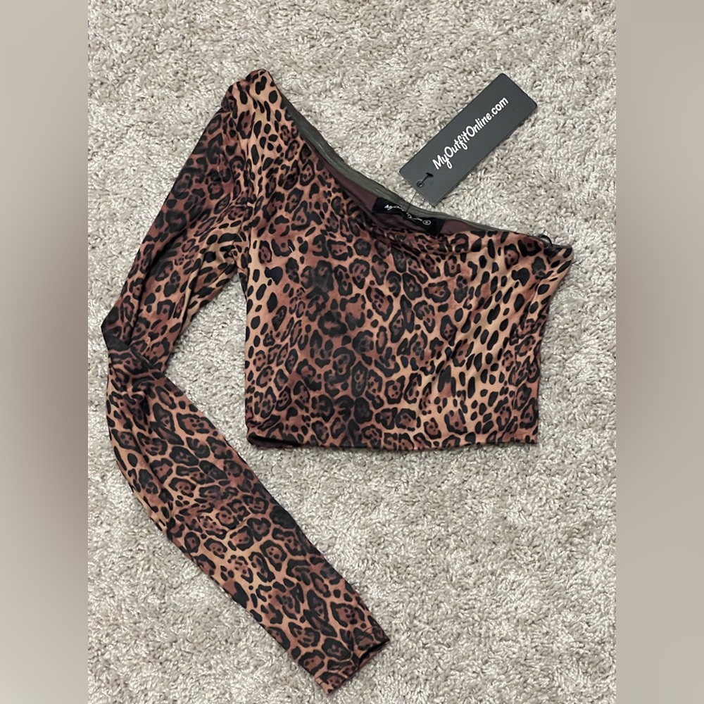 leopard print crop top
